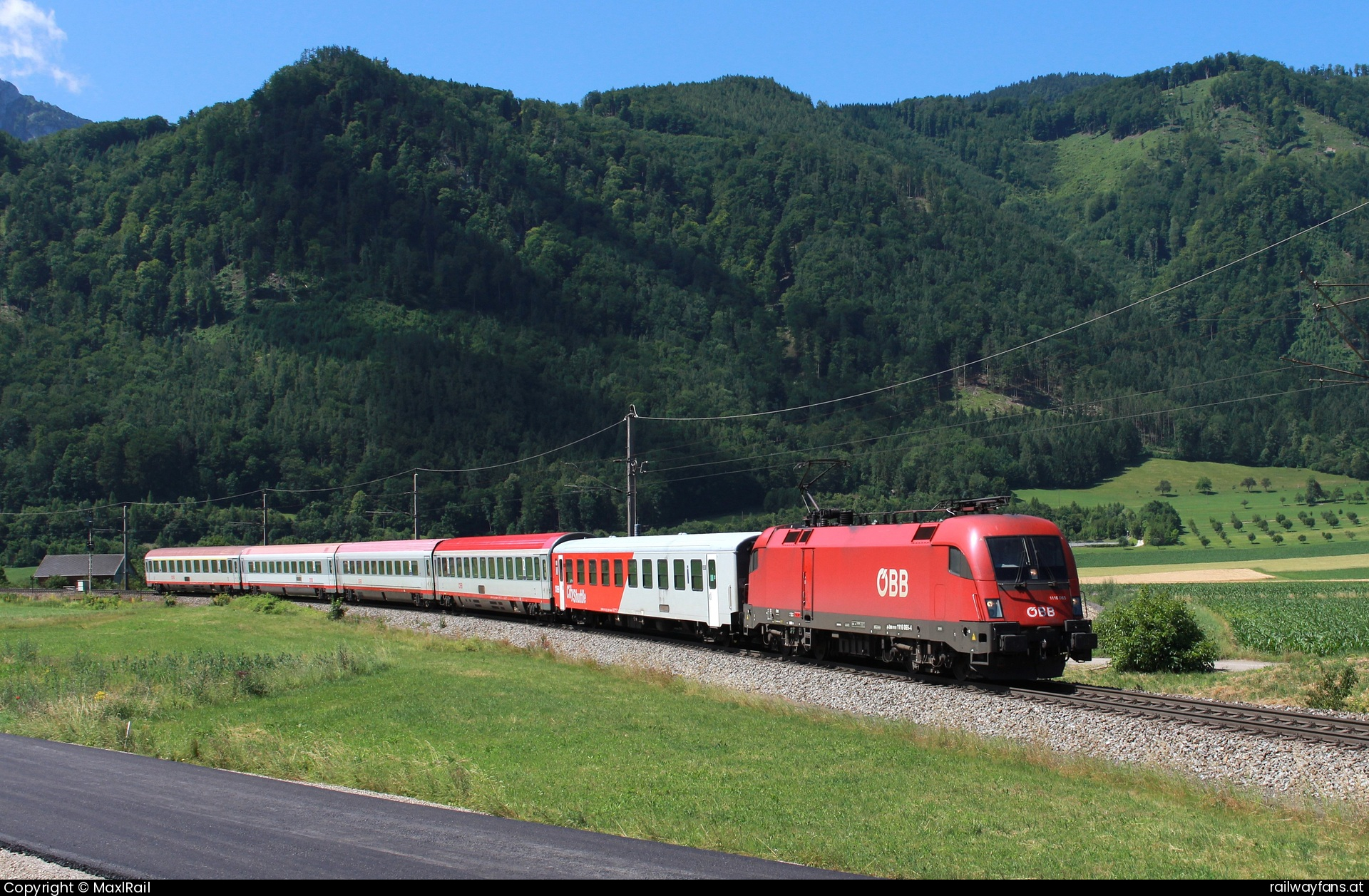 ÖBB 1116 065 in Micheldorf mit dem IC 502 - Mit dem IC502 