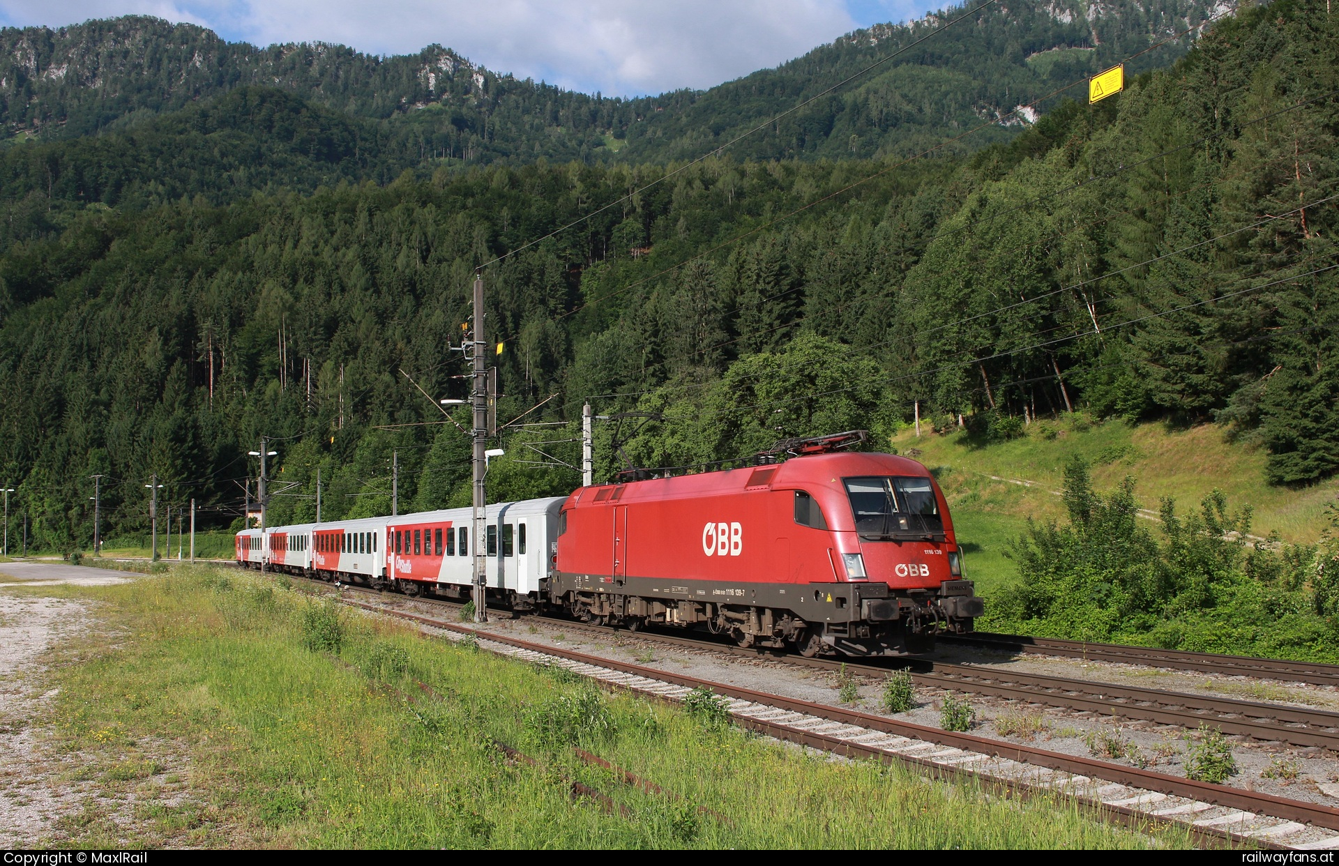 ÖBB 1116 139 in Klaus an der Pyhrnbahn  mit dem REX 3904 - Die 1116 139 verlässt am Morgen des 24.6.2025 mit dem REX3904 von Selzthal nach Linz Hbf den Bahnhof Klaus an der Pyhrnbahn.  Pyhrnbahn | Linz Hbf - Selzthal Railwayfans