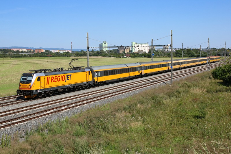 388 203 Regiojet Praha - Bohumin Freie Strecke    Railwayfans