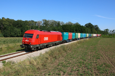 ÖBB 2016 032 in Wiener Neustadt Hbf (Zugförderung)