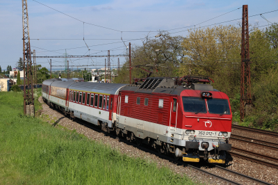 350 012 ZSSK Bratislava - Zilina Bratislava Vinohrady    Railwayfans