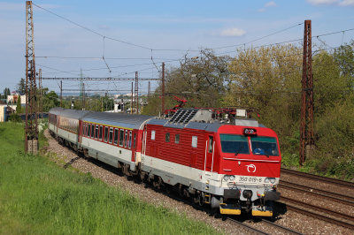 350 019 ZSSK Bratislava - Zilina Bratislava Vinohrady    Railwayfans