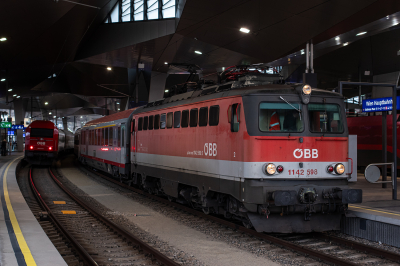 ÖBB 1142 598 in Wien Hauptbahnhof mit dem IC359 Wien Hbf - Graz