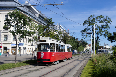 Wiener Linien E2 4026 in Emil-Maurer-Platz