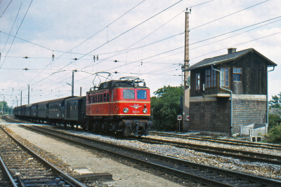 ÖBB 1040 003 in Atzgersdorf-Mauer mit dem P6413