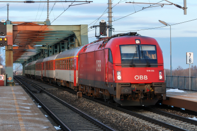 1216 233 ÖBB  Freie Strecke EC 75 Handelskai  Railwayfans