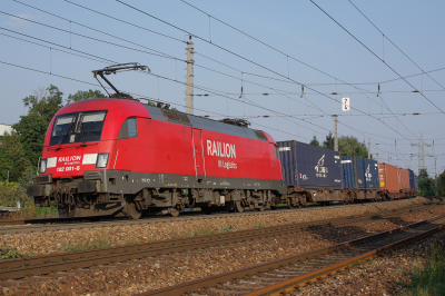 DB Cargo AG (Railion Logistics) 182 001 in Wolf in der Au mit dem 42902