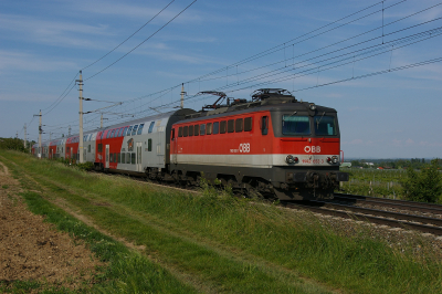 1142 653 ÖBB Südbahn | Wien Hbf -  Spielfeld Straß Freie Strecke 2349 Südbahnweg I  Railwayfans