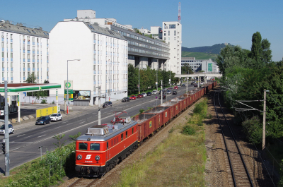 Verein Neue Landesbahn 1110 505 in Handelskai mit dem 61893