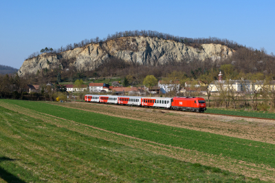 ÖBB 2016 001 in Meidling im Tal mit dem R44 6041