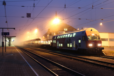 ÖBB 86-33 107 in Bahnsteig 2+3 mit dem ASTB 9628