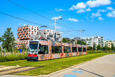 Wiener Linien B1 801 in Hlawkagasse