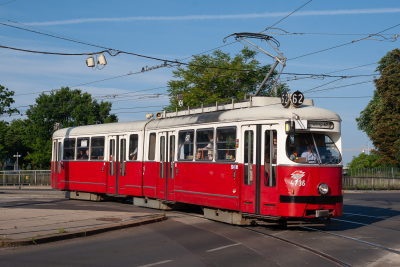 Wiener Linien E1 4736 in Philadelphiabrücke