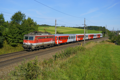 ÖBB 1142 632 in Großhaarbach mit dem R 5057