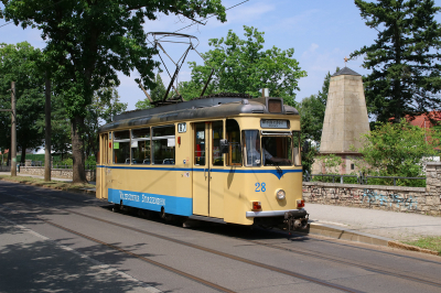 Straßenbahn Woltersdorf T57 28 in Woltersdorf Thälmannplatz