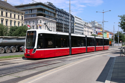 Wiener Linien D 380 in Wien Hauptbahnhof