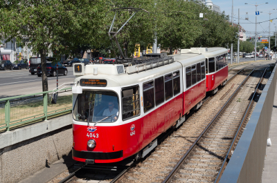 E2 4043 Wiener Linien Linie 1 Freie Strecke  Wiedner Gürtel  Railwayfans