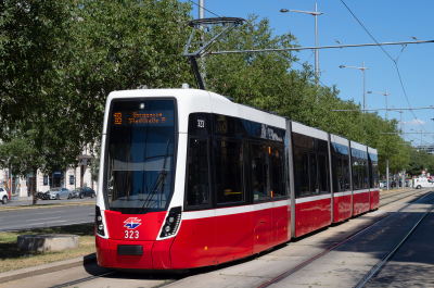 Wiener Linien D 323 in Wiedner Gürtel