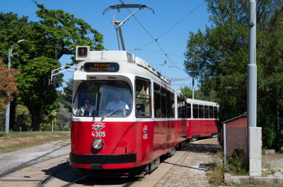 Wiener Linien E2 4305 in Quartier Belvedere