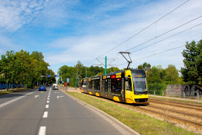 Tramwaje Śląskie 833 in Großhaarbach mit dem L07