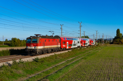 ÖBB 1144 242 in Großhaarbach mit dem REX 2120