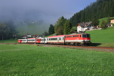 ÖBB 1142 638 in Prackenbach mit dem IC 500