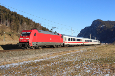 DB Fernverkehr AG 101 128 in Großhaarbach mit dem EC 216