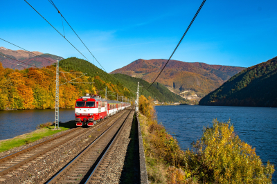 ZSSK 350 002 in Ratkovo mit dem EX602