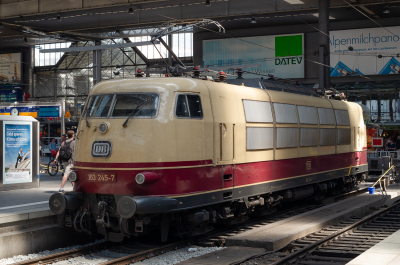 103 245 DB Fernverkehr AG  München Hbf  Bahnhofsbild  Railwayfans