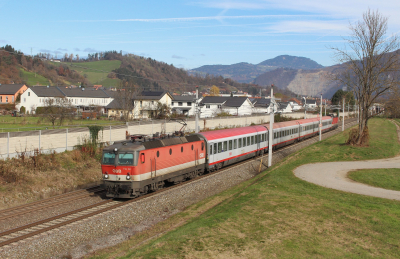 ÖBB 1144 104 in Kleinstübing mit dem IC 503