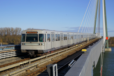 Wiener Linien U2 3100 in Marathonweg mit dem U2