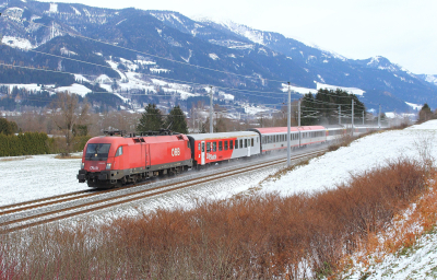 ÖBB 1016 015 in Au bei Gaishorn am See mit dem EC 164 (Transalpin)