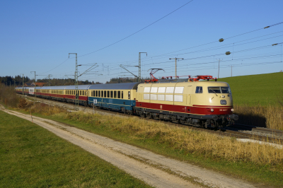 DB Museum 103 245 in Hörafing mit dem EC 338