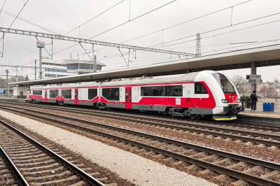 861 019 ZSSK  Trnava  Bahnhofsbild  Railwayfans