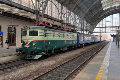 České dráhy E499 085 in Praha hl.n. mit dem Ex 10860