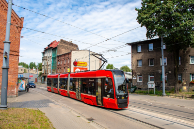 Tramwaje Śląskie 1048 in Gliwicka