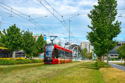 Tramwaje Śląskie 876 in Aleja Wojciecha Korfantego