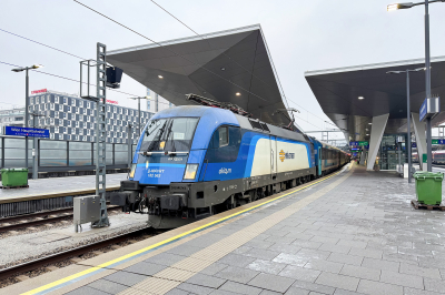  MÁV Rail Tours 182 563 in Wien HBF mit dem EC 141