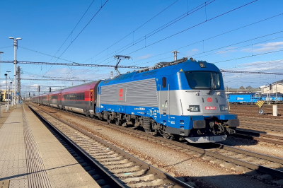 České dráhy 380 003 in Breclav mit dem RJ 371