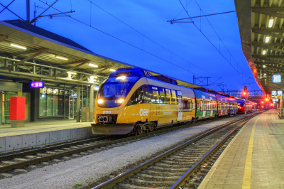 ÖBB 4124 013 in Wiener Neustadt Hauptbahnhof