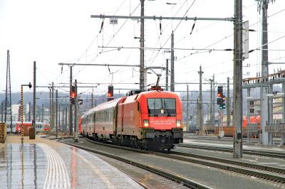 ÖBB 1116 147 in Salzburg Hauptbahnhof mit dem IC15802