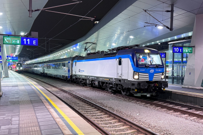 České dráhy 193 689 in Wien HBF mit dem EC 100