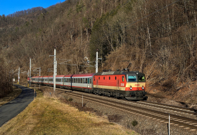 ÖBB 1144 092 in Pernegg an der Mur mit dem IC 507