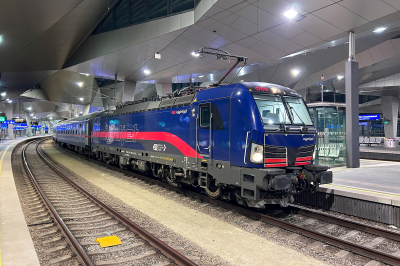 ÖBB 193 598 in Wien HBF mit dem NJ 468