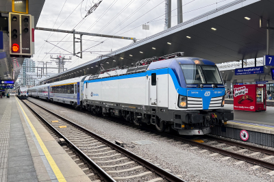 České dráhy 193 986 in Wien HBF mit dem EC 105