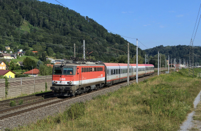 ÖBB 1142 638 in Graz Raach mit dem IC 501