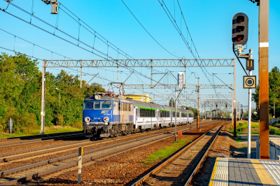 PKP Intercity EP07 1051 in Osada Kolejowa