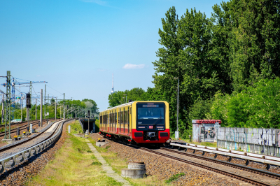 S-Bahn Berlin 484 002 in Baumschulenweg