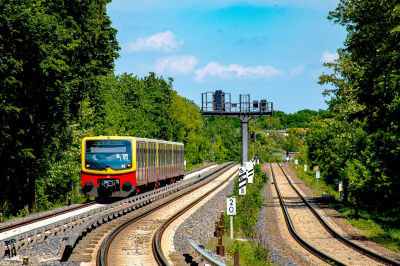 S-Bahn Berlin 481 381 in Köllnische Heide