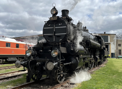 310 23 1.öSEK  Freie Strecke  Eisenbahnmuseum Heizhaus Strasshof, Sillerstraße  Railwayfans